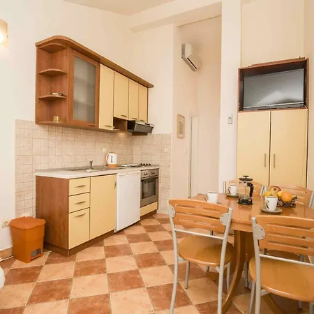 Apartmani Sani Bol Exterior photo