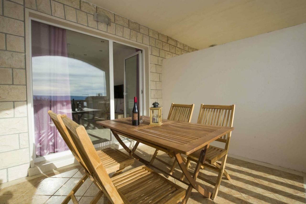 Apartment Sani Bol